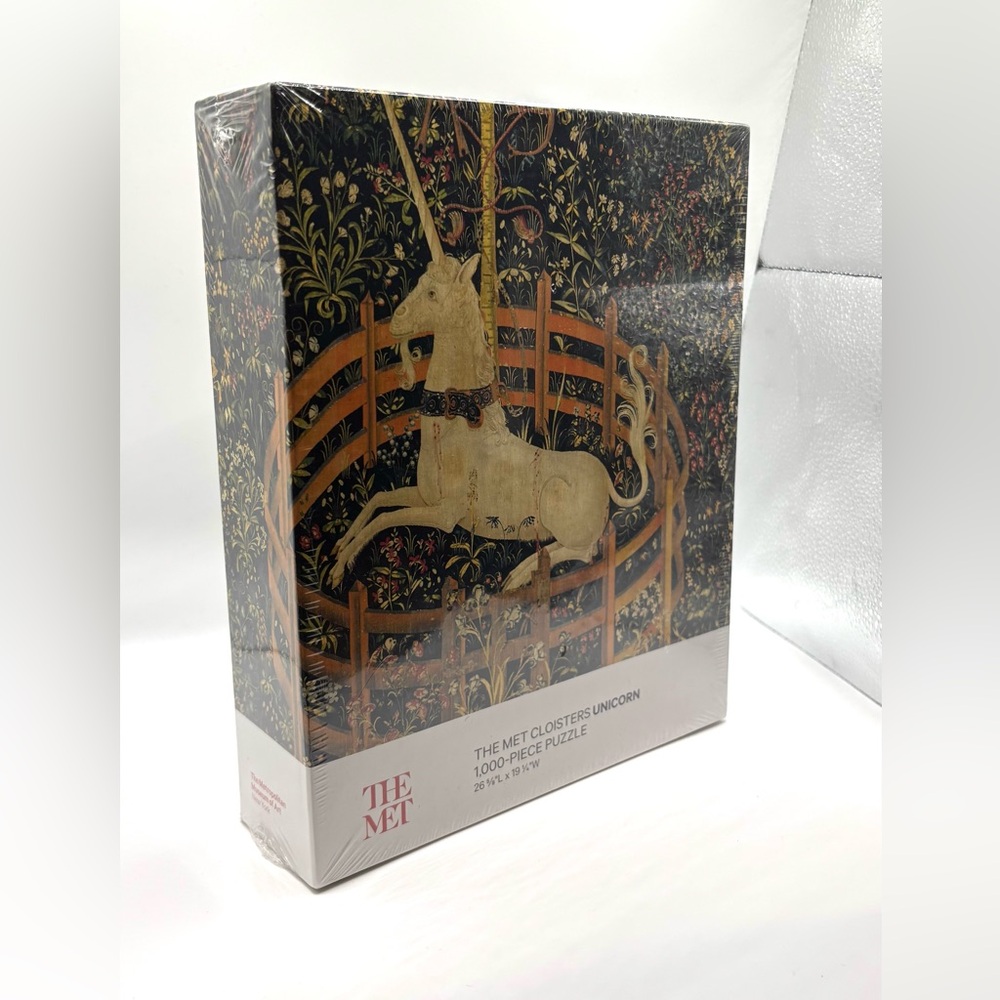 THE MET Cloisters Unicorn In Garden  1000-Piece Jigsaw Puzzle